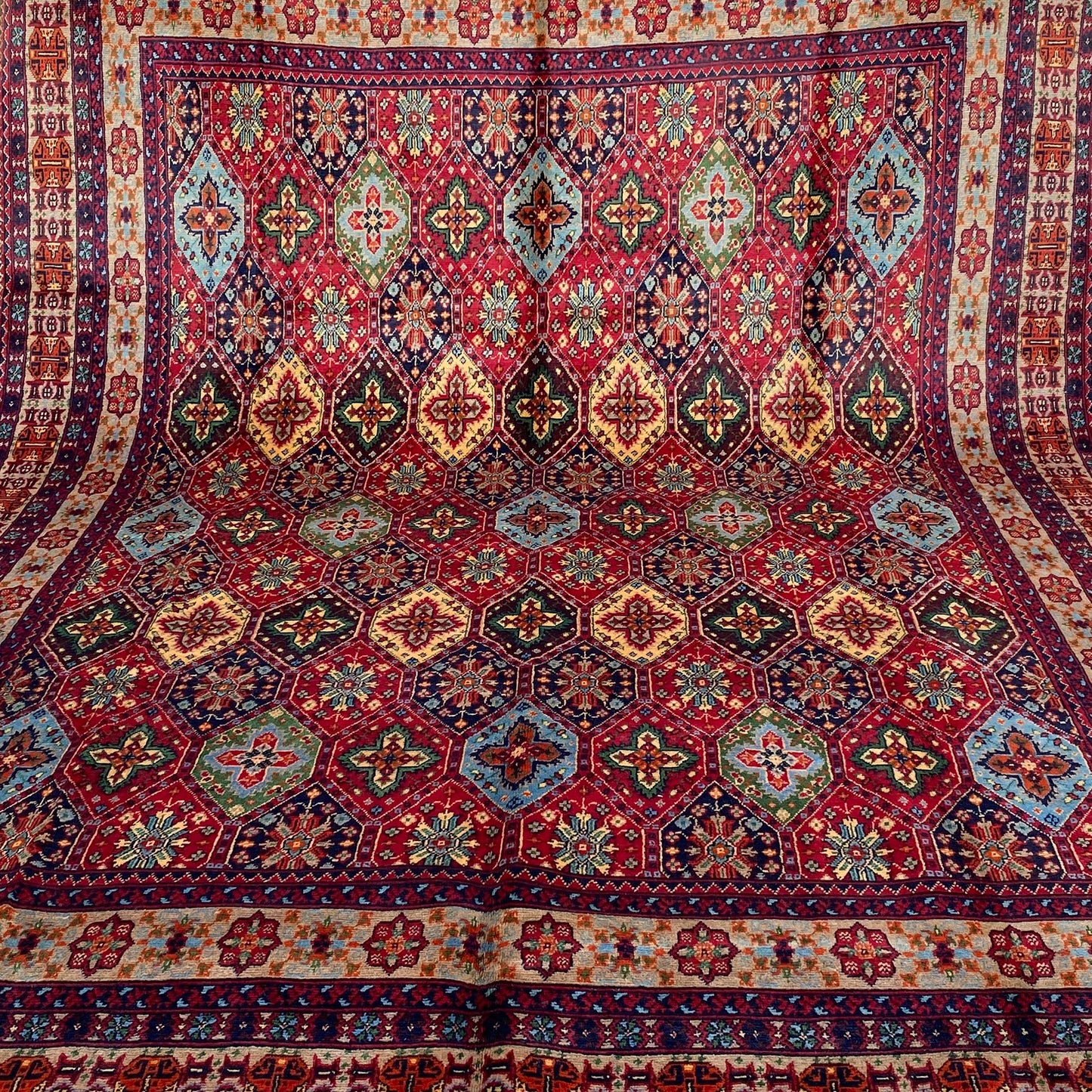 Handwoven Marinos Kashi Gul Rug with Vibrant Colors and Geometric Motifs