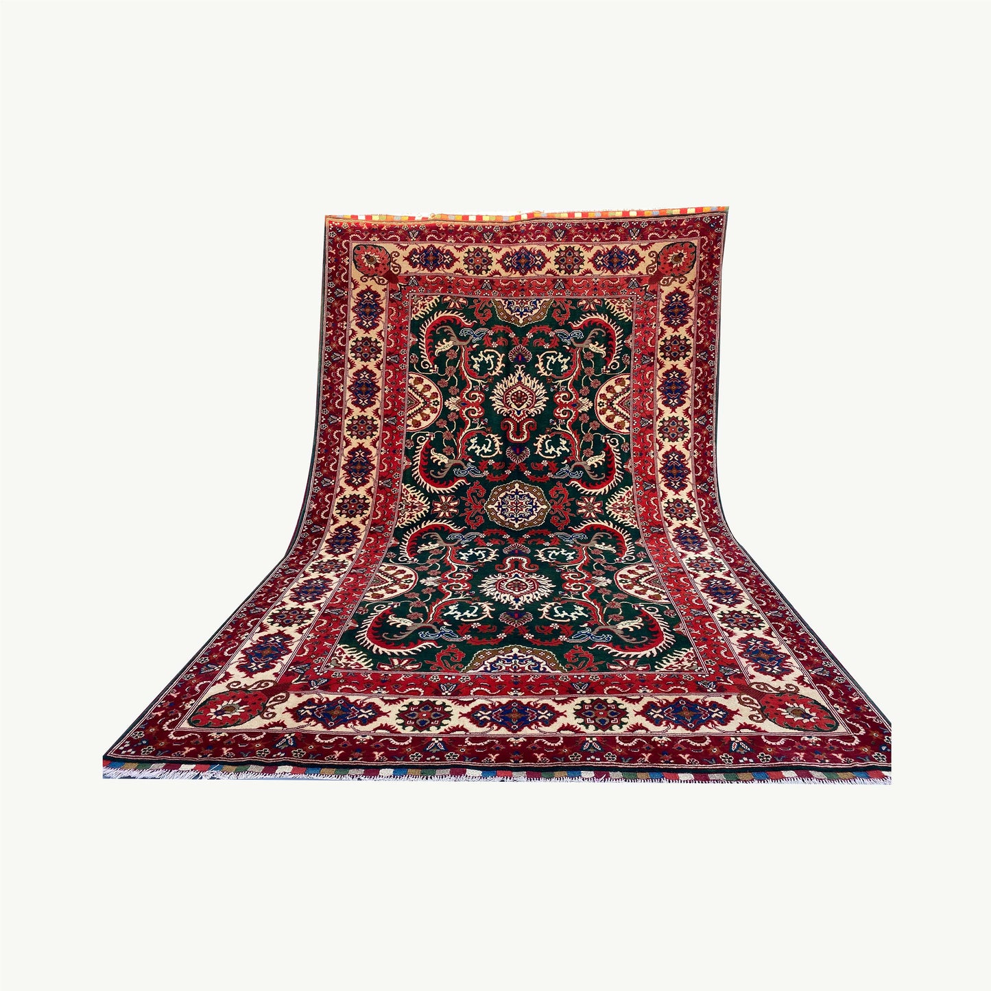 Handwoven Marino rug with Elegant Floral Patterns