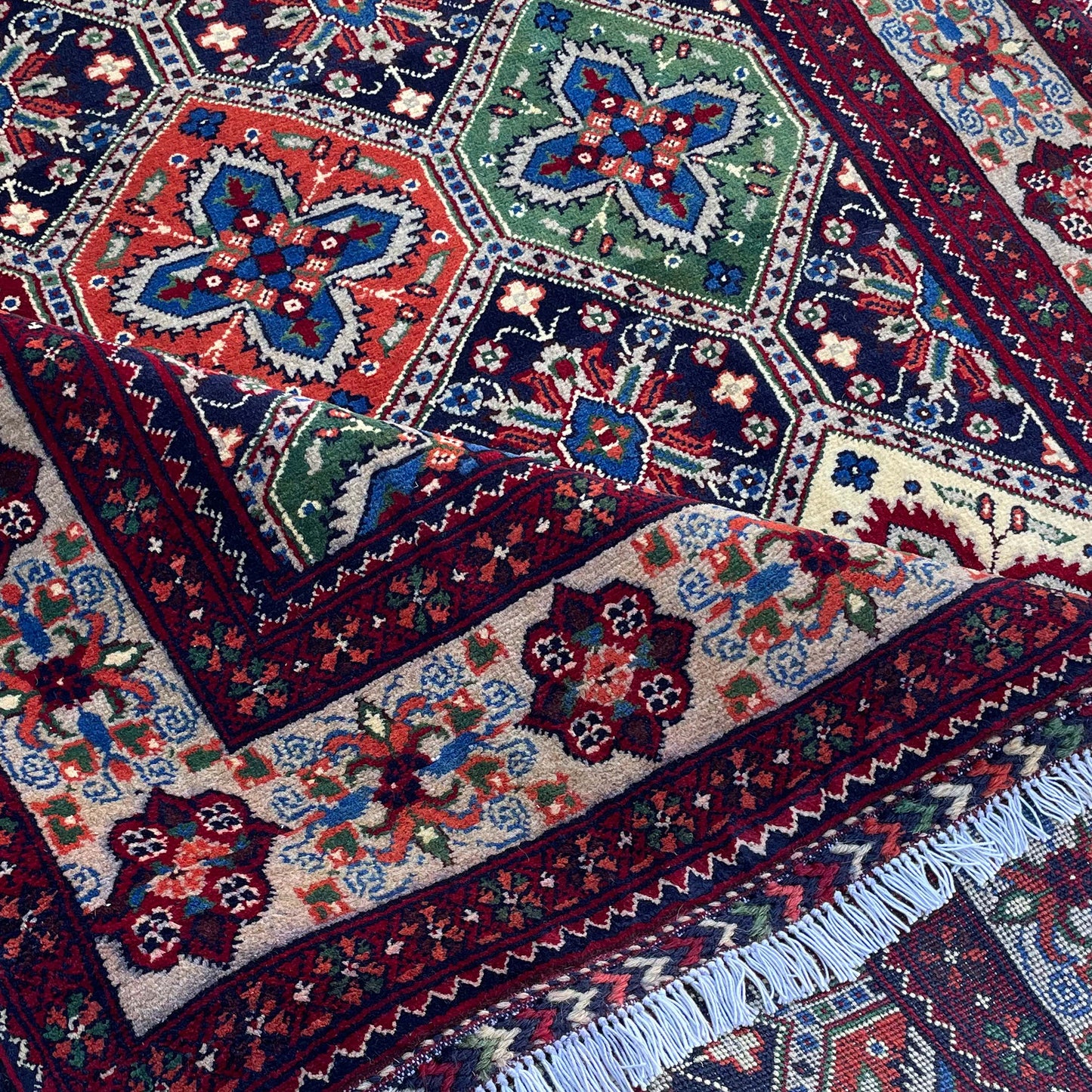 Handwoven Marinos Kashi Gul Rug with Intricate Geometric Patterns