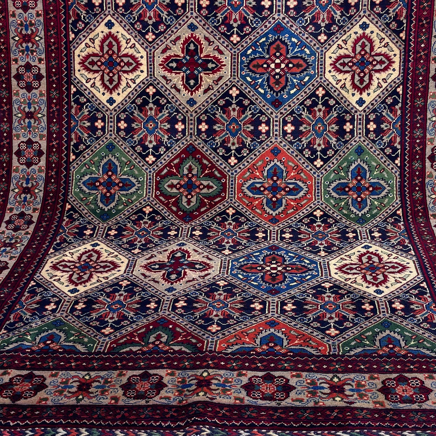 Handwoven Marinos Kashi Gul Rug with Intricate Geometric Patterns