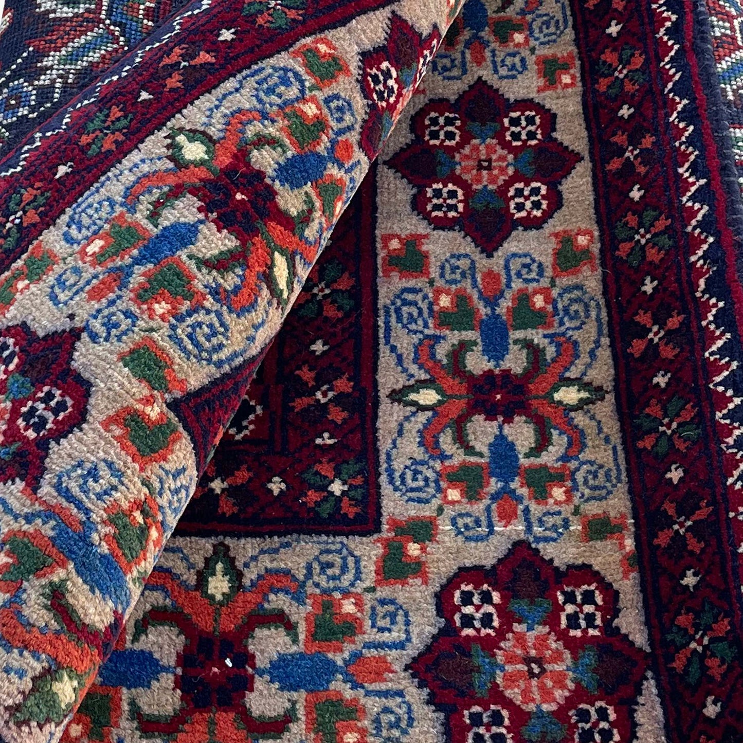 Handwoven Marinos Kashi Gul Rug with Intricate Geometric Patterns