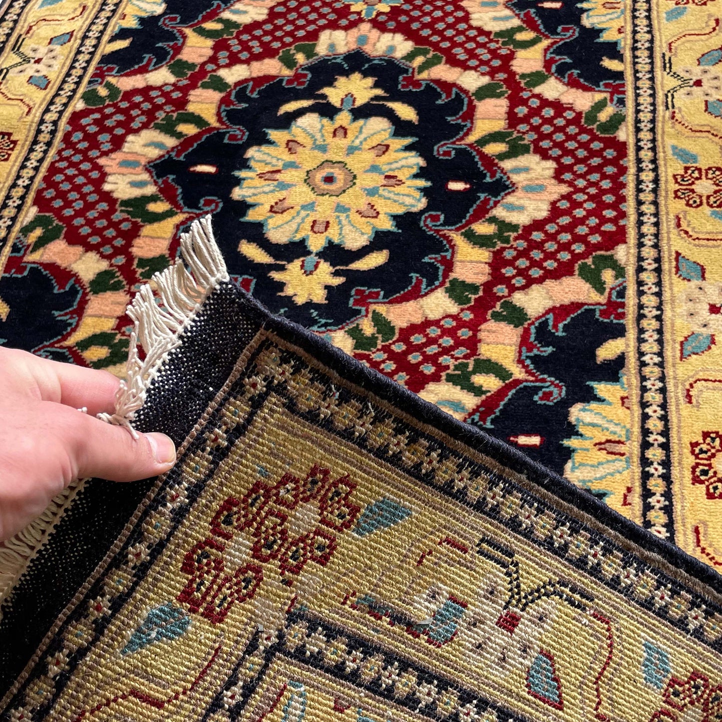 Marinos Afghan Rug – Elegant Floral Medallions Framed by Traditional Afghan Artistry