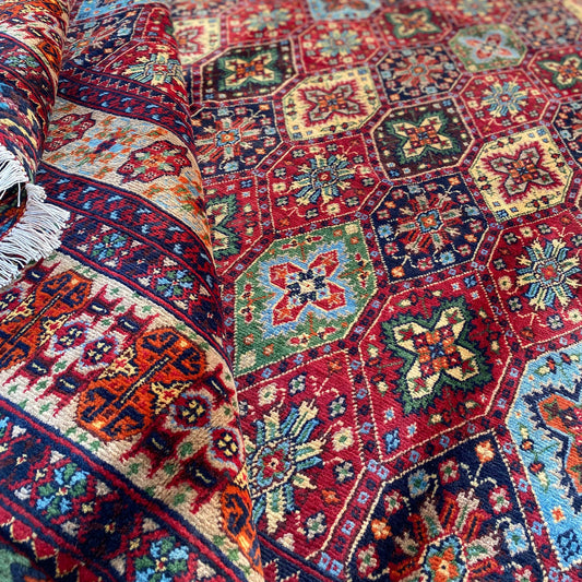 Handwoven Marinos Kashi Gul Rug with Vibrant Colors and Geometric Motifs