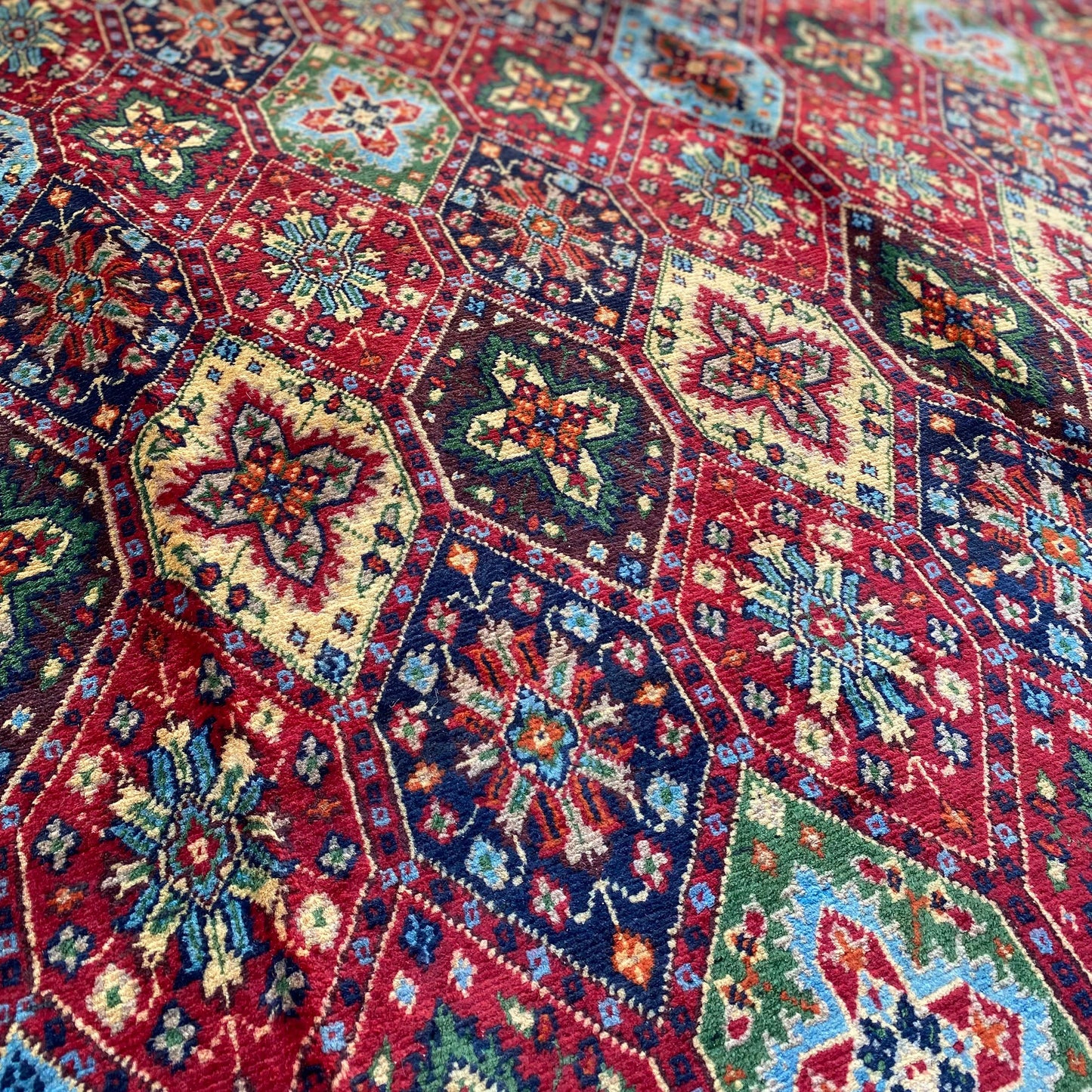 Handwoven Marinos Kashi Gul Rug with Vibrant Colors and Geometric Motifs