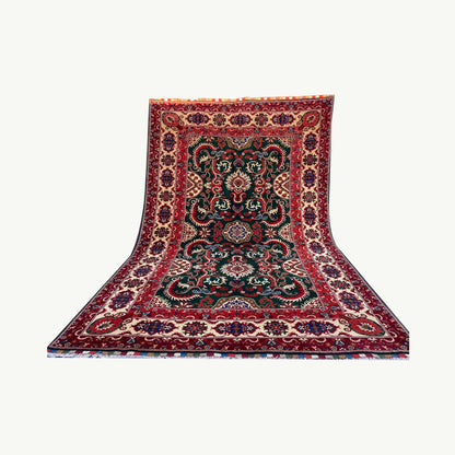 Handwoven Marino rug with Elegant Floral Patterns