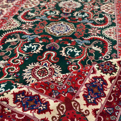 Handwoven Marino rug with Elegant Floral Patterns