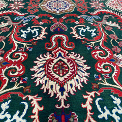Handwoven Marino rug with Elegant Floral Patterns