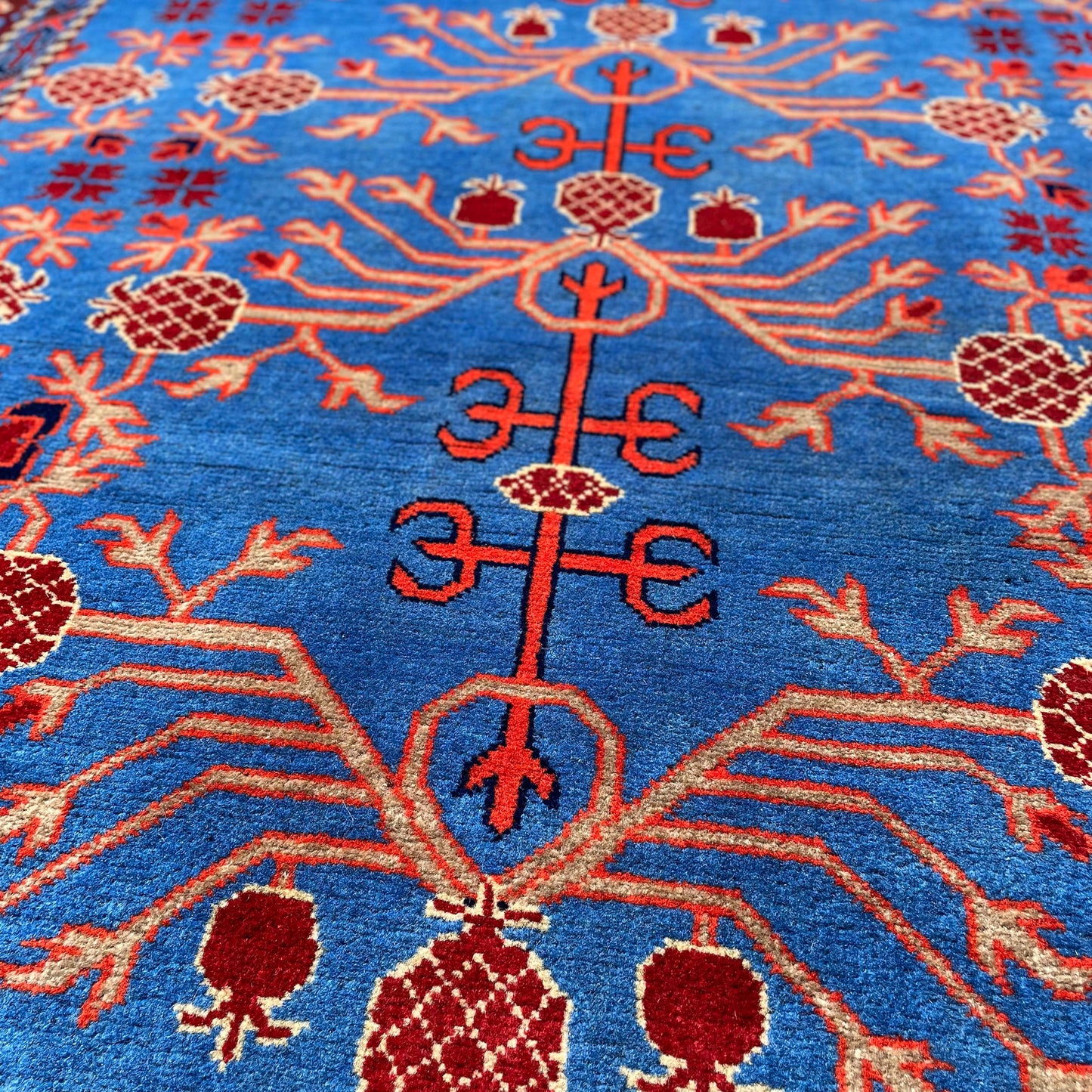 Marinos Anar Gul Rug – Handwoven Afghan Wool Rug