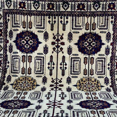 Marinos Gandomi Rug – Afghan Sophistication in Ivory Fields and Medallion Harmony