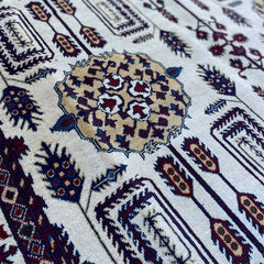 Marinos Gandomi Rug – Afghan Sophistication in Ivory Fields and Medallion Harmony