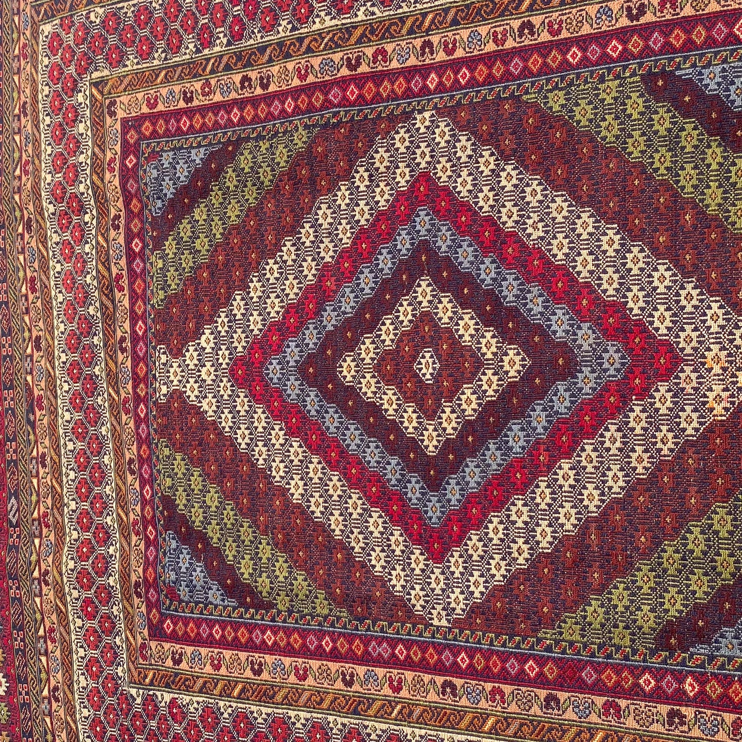 Sumak Kilim Rug – Turkish Craftsmanship Framed in Bold Diamond Geometry