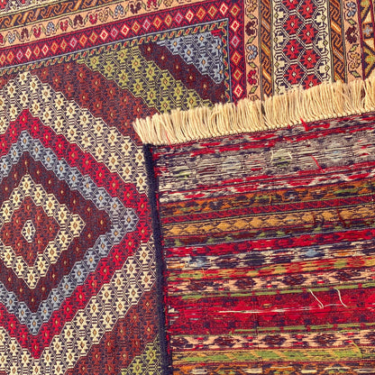 Sumak Kilim Rug – Turkish Craftsmanship Framed in Bold Diamond Geometry